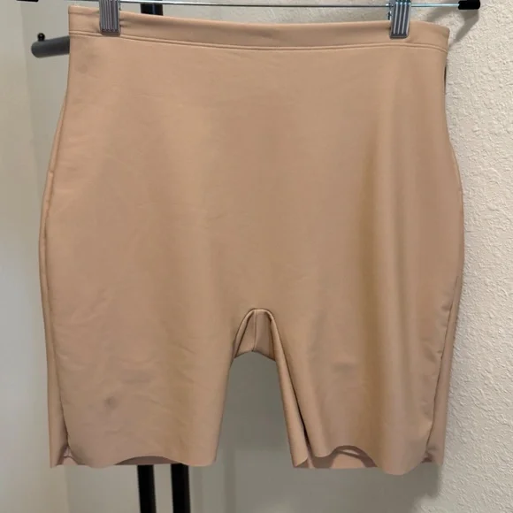 SKIMS, BUTT LIFTING SHORT, CLAY, LARGE